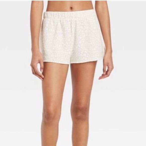Colsie Leopard Print Fleece Shorts! - Picture 2 of 6